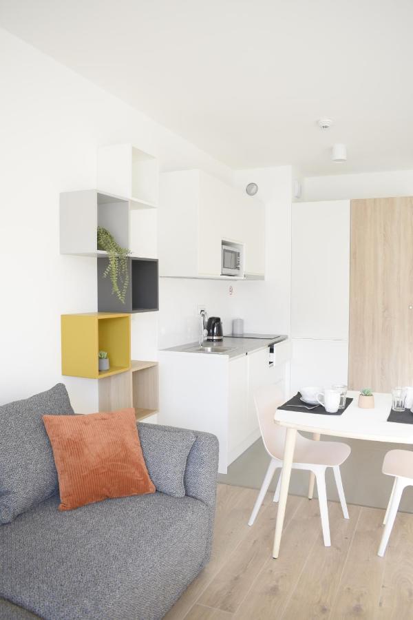 White Apartment Modern Tower Atal Gdynia Exterior photo